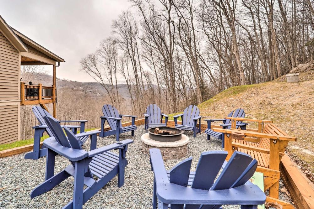 Mountainside Family Retreat with Deck in Banner Elk!
